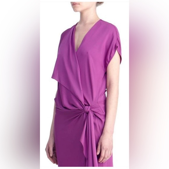 Diane Von Furstenberg Dresses & Skirts - Diane von Furstenberg size 8 silk blend dress